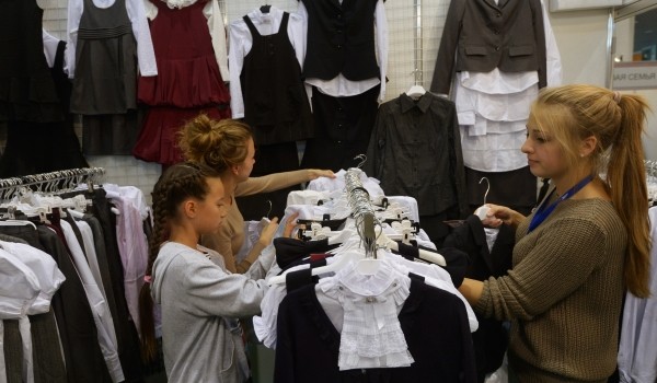 Цена комплекта школьной формы в столице в 2015 года выросла в среднем на 11-15%