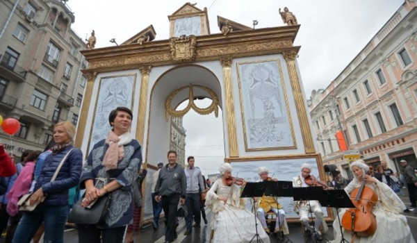 Более миллиона москвичей стали участниками исторической реконструкции «Москва Триумфальная» и концерта на Лубянке