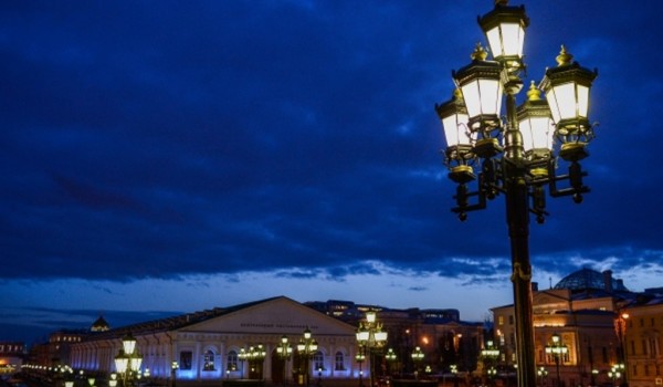 Городские фонари обрели свой исторический облик на Софийской, Кремлевской и Москворецкой набережных