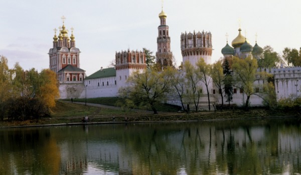 Крест и глава колокольни Новодевичьего монастыря восстановлены после пожара