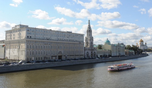 На Софийской набережной введено ограничение движение автотранспорта до 31 марта 2016 года