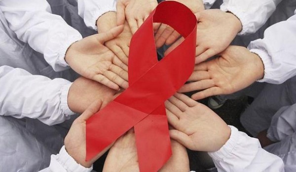 В день борьбы со СПИДом  на столичных зданиях планируется включить красную подсветку 
