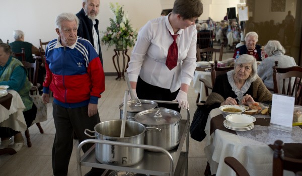 В московских больницах и поликлиниках появятся отделения гериатрии