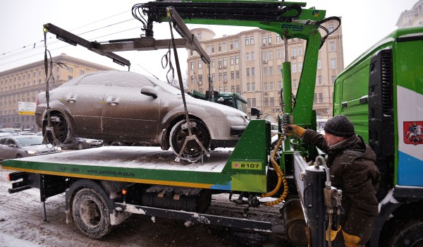 Количество автомобилей, эвакуированных за грубые нарушения с улиц Москвы, сократилось за год на 20%