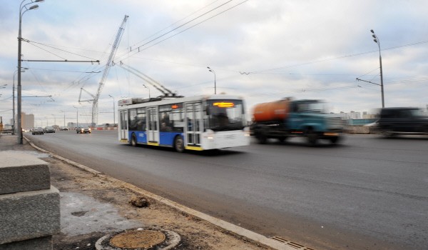 В столице планируют выделить до 1,6 млрд рублей на замену барьерных ограждений на дорогах и мостах