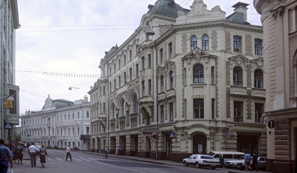 9 декабря в столице перекроют движение по ул. Ильинка от Биржевой до Красной площади