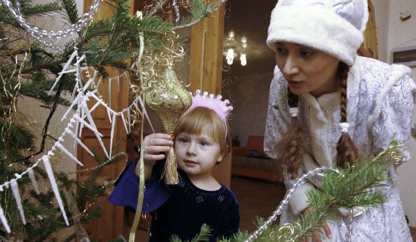 В Севастополе в рамках сотрудничества с московскими властями будет проведено 12 детских новогодних Елок
