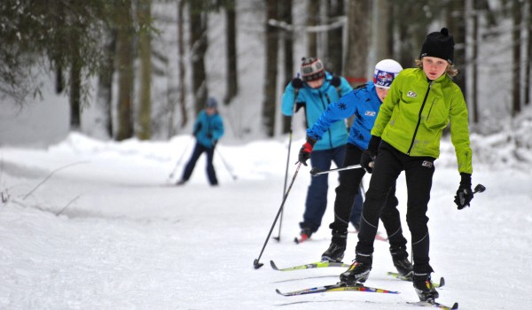 800 московских школьников приняли участие в Первенстве по лыжному туризму 