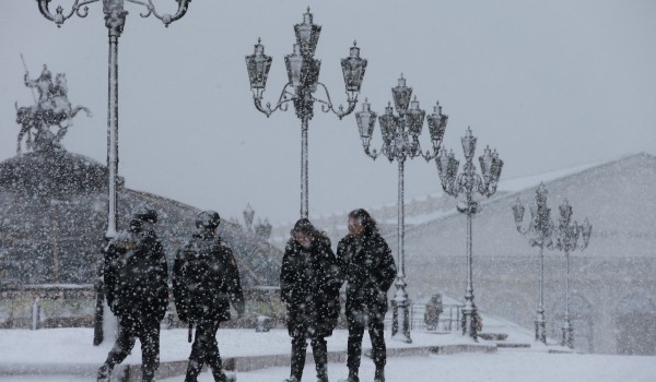 Облачная погода с небольшим снегом и температурой до плюс двух градусов ожидается в столице