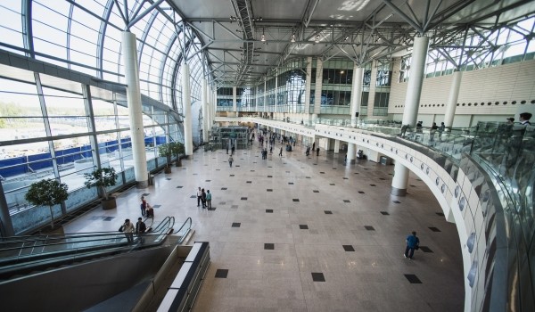 Столичные аэропорты работают в штатном режиме, несмотря на метель