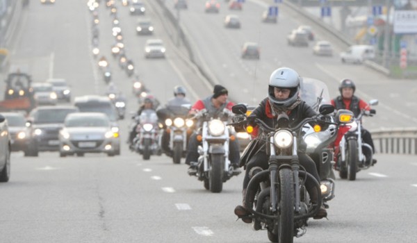 Российское мотосообщество предлагает снизить тарифы на платных дорогах для мотоциклистов в два раза.
