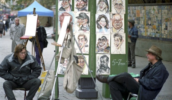На Арбате могут возродить вернисажи уличных художников 
