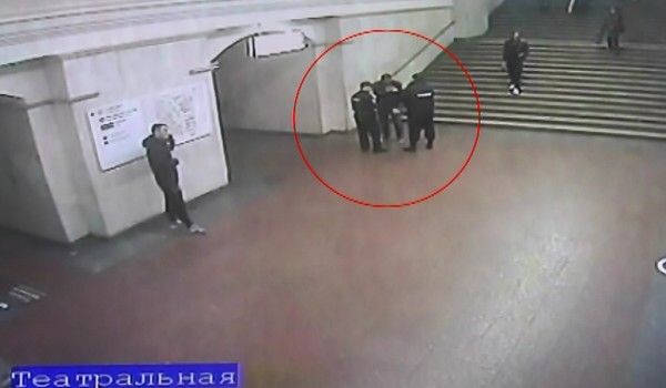 Сотрудники УВД на Московском метрополитене изъяли у мужчины героин в особо крупном размере