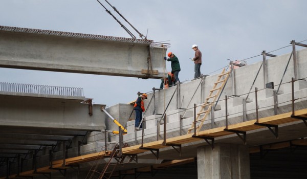 На Карамышевской набережной приступят к строительству вантового моста