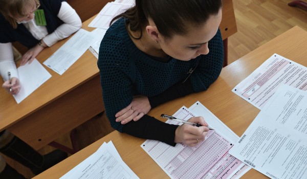 Порядка 3 тыс. экспертов будут проверять ЕГЭ московских школьников в основную волну