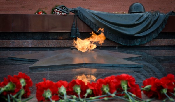 В преддверии Дня Победы московские школьники примут участие в церемонии возложения цветов к Могиле Неизвестного Солдата