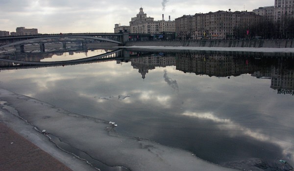 Почти 500 кубометров мусора было убрано из акватории Москвы-реки в апреле