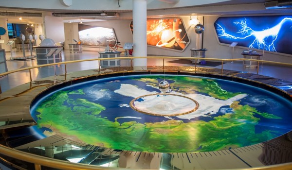 В музее «Лунариум» Московского Планетария запускают шоу Маятника Фуко