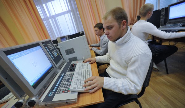 Одновременно  с аттестатом московские школьники смогут получить профессию