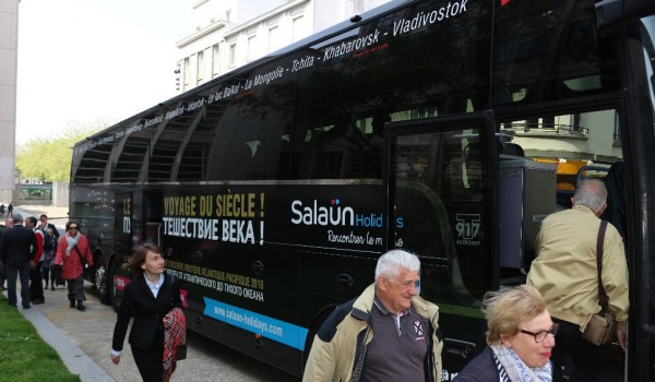 В рамках уникального автобусного маршрута «Путешествие века» французские туристы приезжают в Москву
