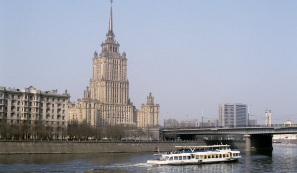 Переменная облачность, солнечная погода и температура до 17 градусов тепла ожидают москвичей 8 июня