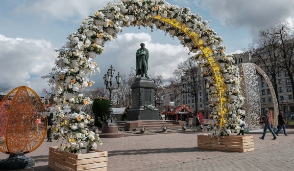 Реставрация памятника А. Пушкину в центре города завершится в начале 2017 года