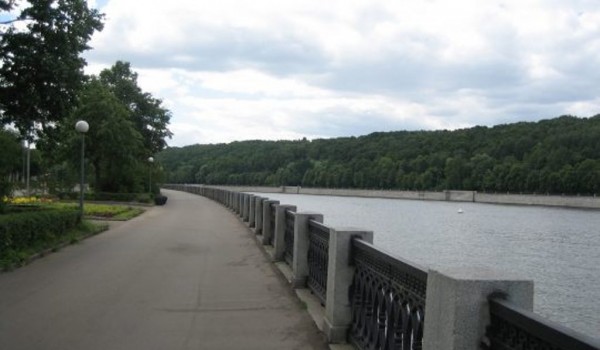 Лужнецкую набережную реконструируют к 1 сентября