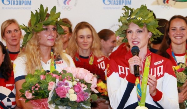 В Москве встретили "золотой рейс" с олимпийцами