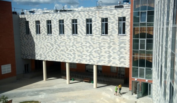 В районе Строгино построят школу с компьютерно-лингвистической лабораторией и фото-киностудией 