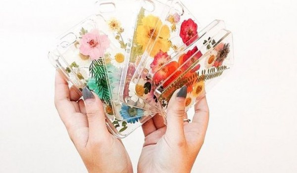 Чехлы для смартфонов с цветами научат делать 21 сентября в "Аптекарском огороде"