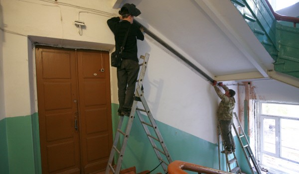 В Южном Чертаново завершается ремонт 116 подъездов в 25 многоквартирных домах 