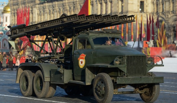 Реконструкция исторического военного парада пройдёт на Красной площади 7 ноября