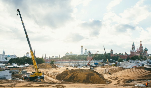 Авторы концепции парка «Зарядье» ознакомились с ходом строительных работ