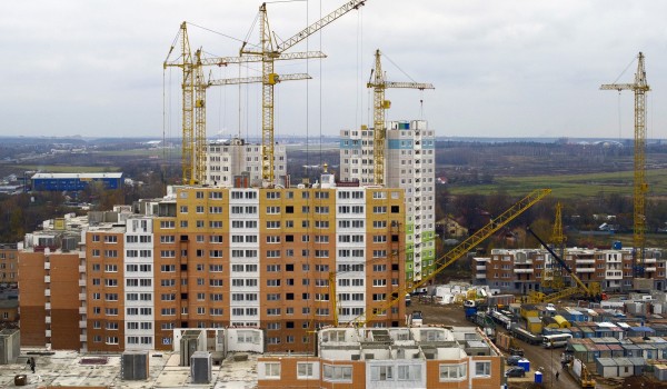 Порядка 620 млрд рублей вложили дольщики в строительство жилья в Москве