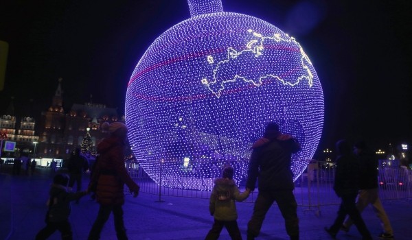 Движение в центре Москвы будут перекрывать по ночам для подготовки к фестивалю «Путешествие в Рождество»
