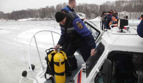 Этой зимой МЧС Москвы для обеспечения безопасности горожан на воде будет применять технические новинки