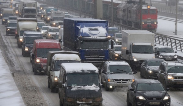 Транспортный комплекс Москвы просит автомобилистов быть внимательными на дорогах