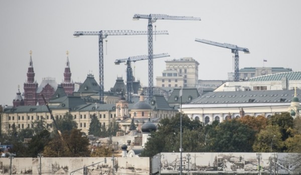 В Зарядье завершились работы по устройству опор смотровой площадки «Парящий мост»