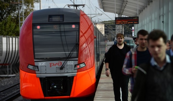 Дед Мороз и робот Метроша поздравили на станции МЦК «Лужники» более 4,5 тыс. детей 17 декабря