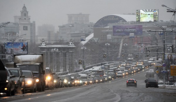Мосгортранс: сложные погодные условия не повлияли на работу наземного городского транспорта
