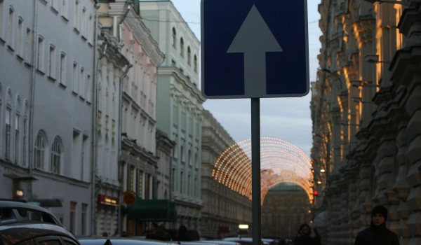 Уменьшенные дорожные знаки установят на 5 городских улицах в рамках пилотного проекта