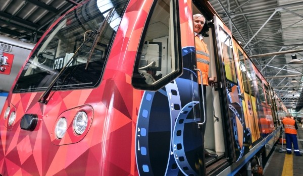Полное брендирование поезда метро будет стоить для компании-заказчика 1,5 млн рублей в месяц