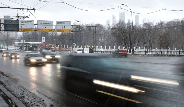 Более 100 км дорог построят в Москве в 2017 году 