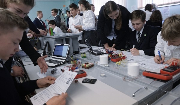В детских технопарках Москвы начались уроки в учебное время