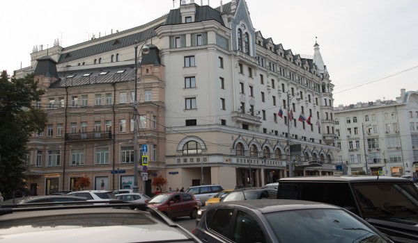 Движение транспорта на двух улицах в центре столицы ограничили до середины апреля из-за инженерных работ