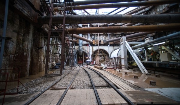 Завершено сооружение ограждающих конструкций котлована вестибюля станции «Авиамоторная» ТПК метро