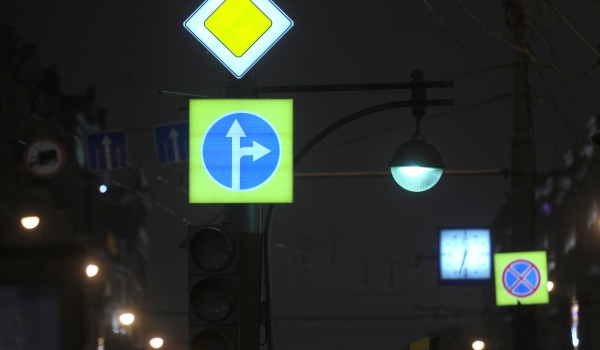 Около 1 тысячи дорожных знаков с внутренней подсветкой установят в столице до конца 2017 года