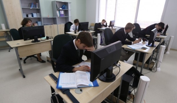 Собянин: Московские школы вышли на мировой уровень качества образования 