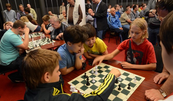Победителя по шахматному спорту среди команд московских школ определят по швейцарской системе