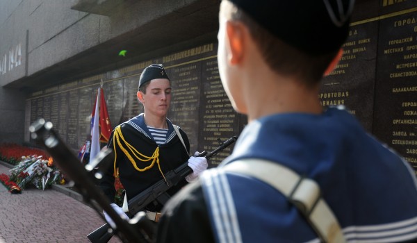 Школьники столицы заступят в почетный караул на Поклонной горе в День защитника Отечества